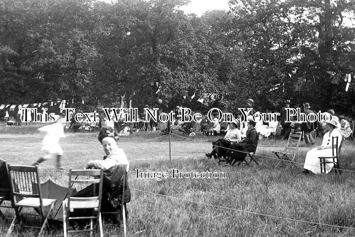 SU 2032 - In The Park At Thornton Heath, Surrey c1924