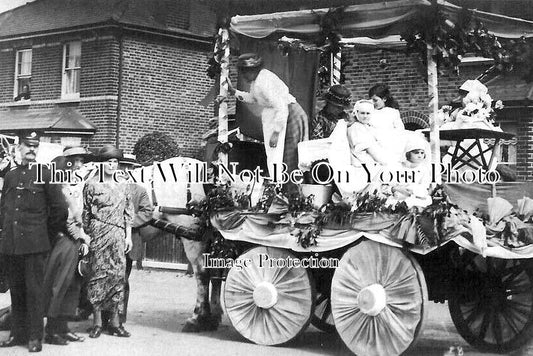 SU 2655 - Horse Drawn Float, Woking, Surrey c1924