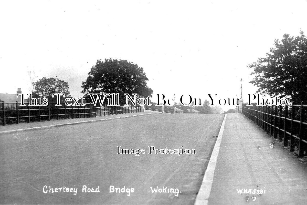 SU 2824 - Chertsey Road Bridge, Woking, Surrey c1933