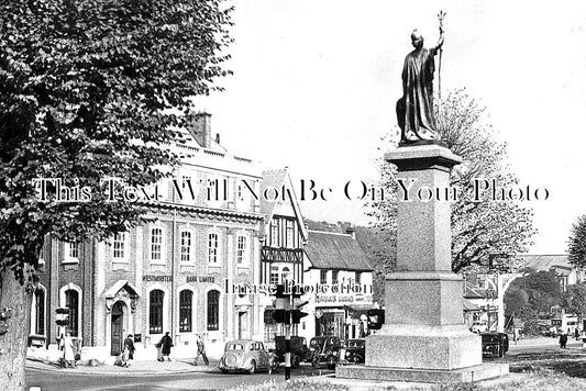 SU 2883 - Victoria Memorial, High Street, Esher, Surrey