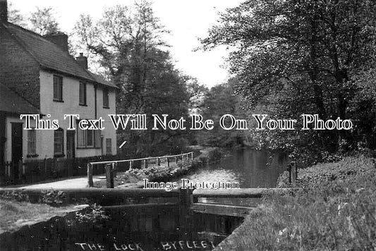 SU 3569 - The Lock, Byfleet Canal, Surrey