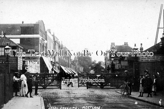 SU 52 - Level Crossing, Mortlake, Surrey