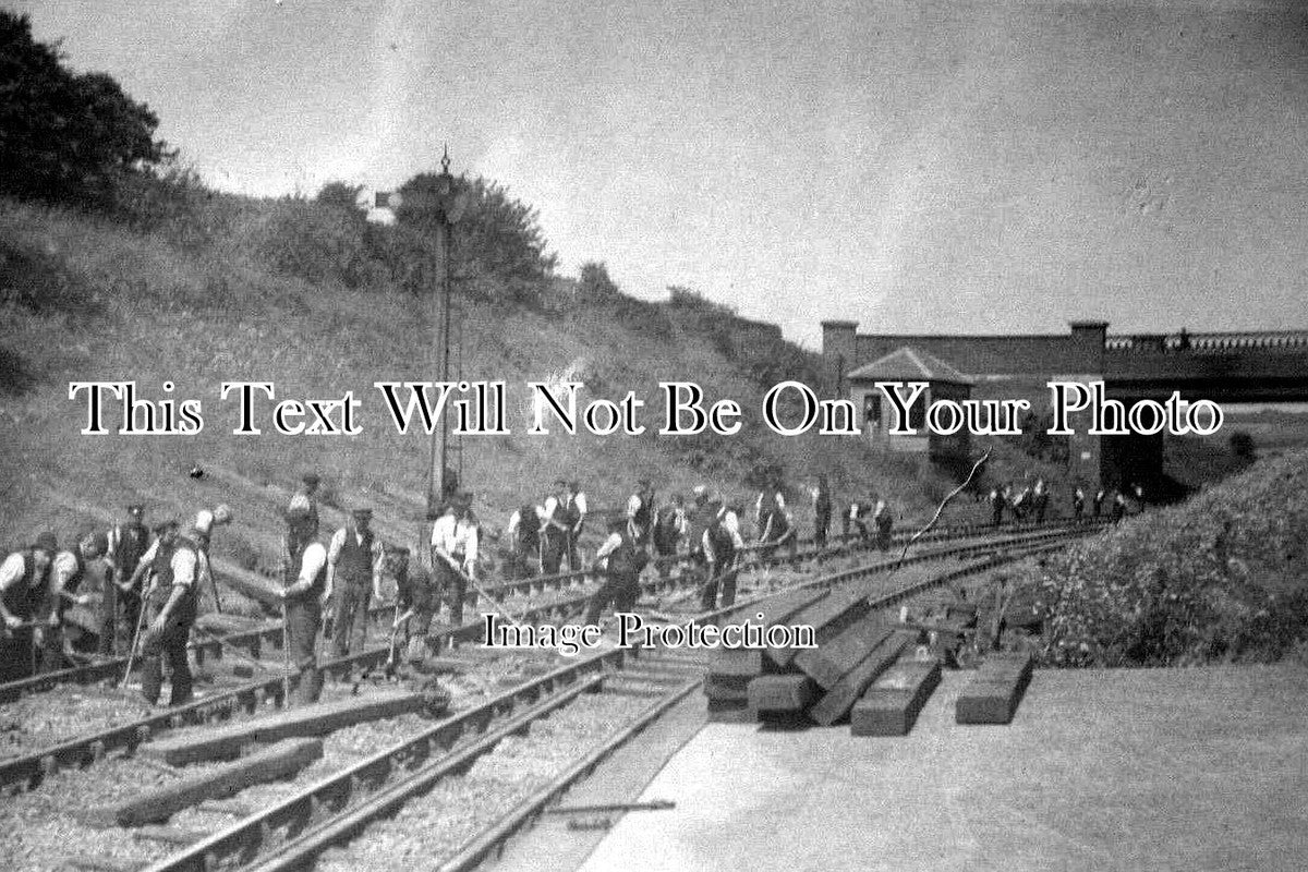 SX 1041 - Working On The Line, West St Leonards Railway Station, Sussex c1915