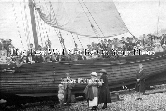 SX 1172 - Hastings Sailing Boat Trippers, Sussex c1922