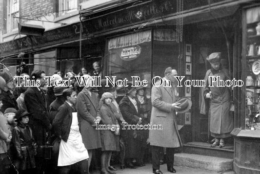 SX 1207 - Queen Mary At Antique Shop, South Street, Chichester, Sussex