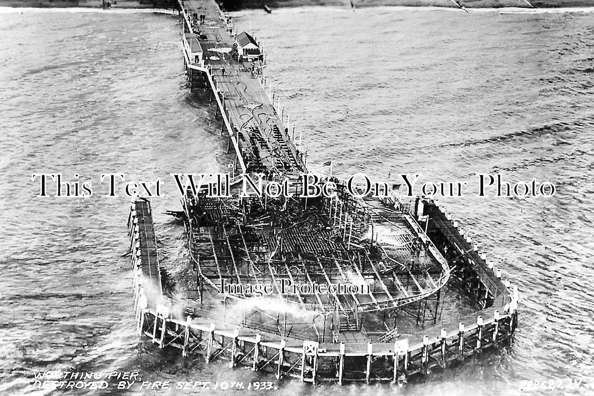 SX 1593 - Worthing Pier Destroyed By Fire, Sussex 1933