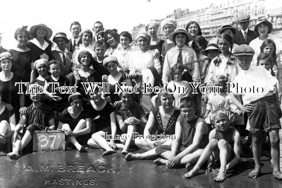 SX 1837 - Hastings Crowd On Beach, Sussex