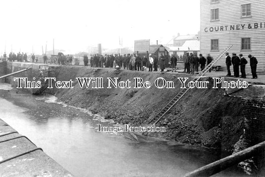 SX 2505 - Southwick Harbour Wall Collapse, Sussex