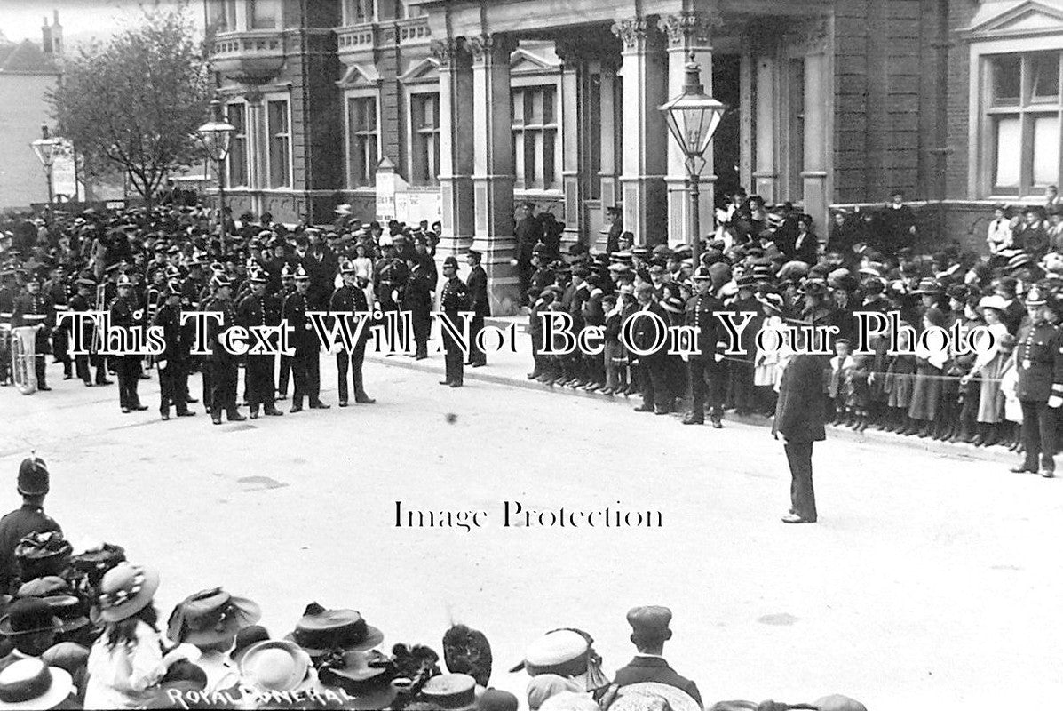 SX 2541 - The Royal Funeral, Eastbourne Town Hall, Sussex