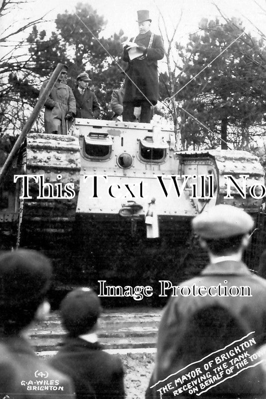 SX 270 - Brighton Mayor Receiving A Tank On Behalf Of The Town, Sussex