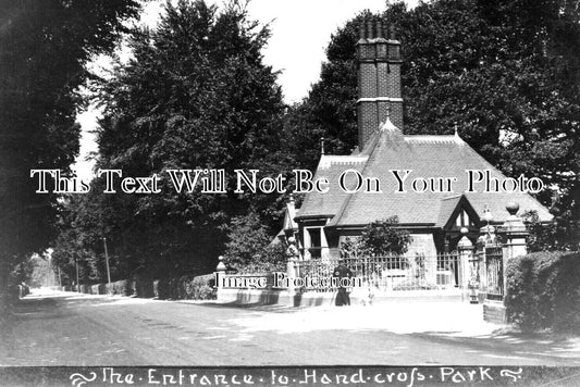 SX 3904 - Handcross park Entrance Lodge, Sussex