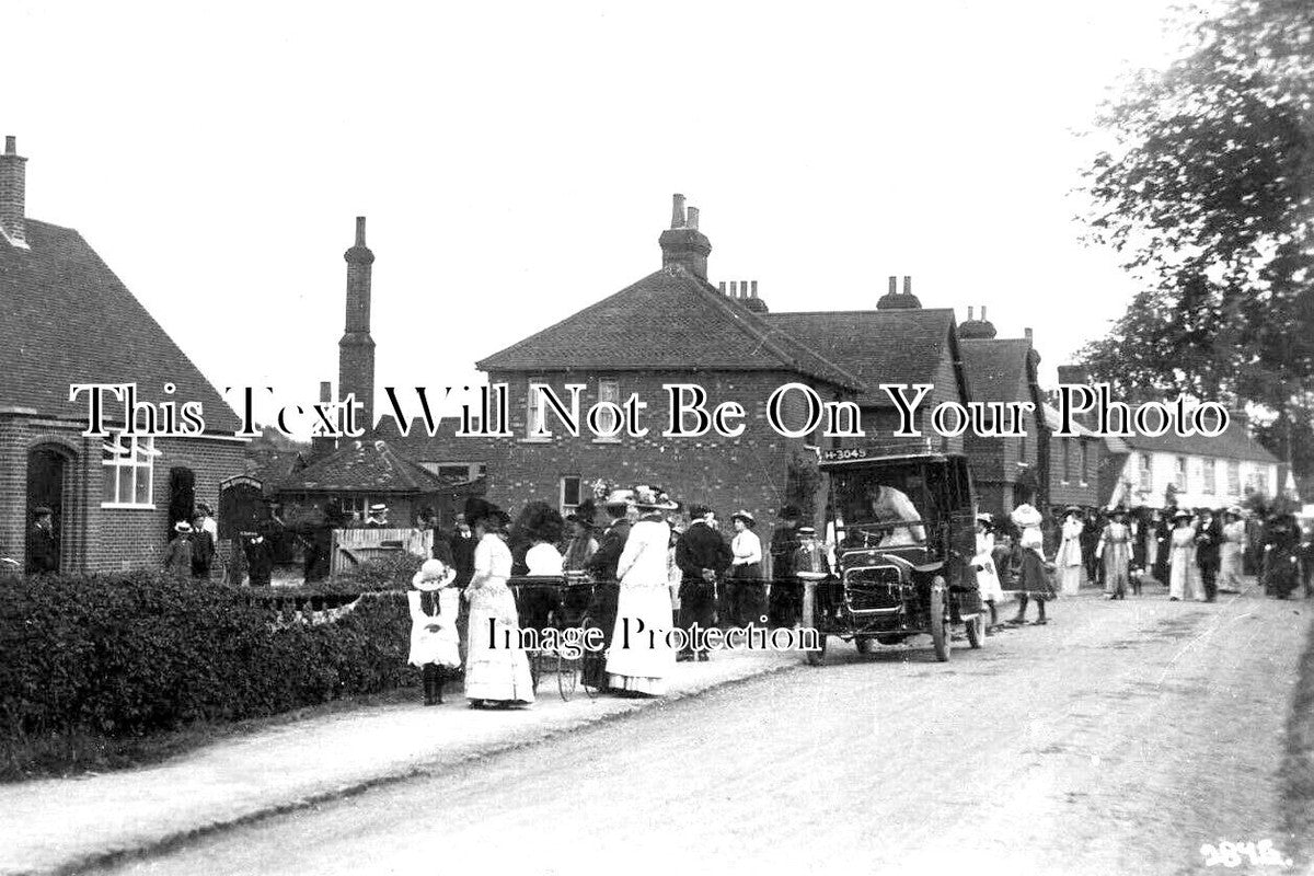 SX 3927 - News Of End Of Great War, Hailsham, Sussex WW1