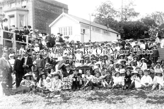 SX 4058 - Worthing Beach Church Mission Summer Outing, Sussex
