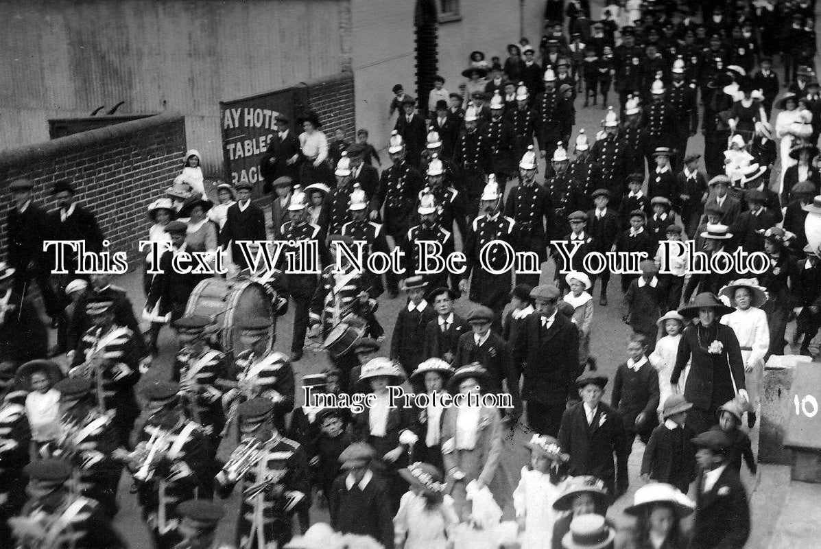 SX 418 - Parade, East Grinstead, Sussex 1913