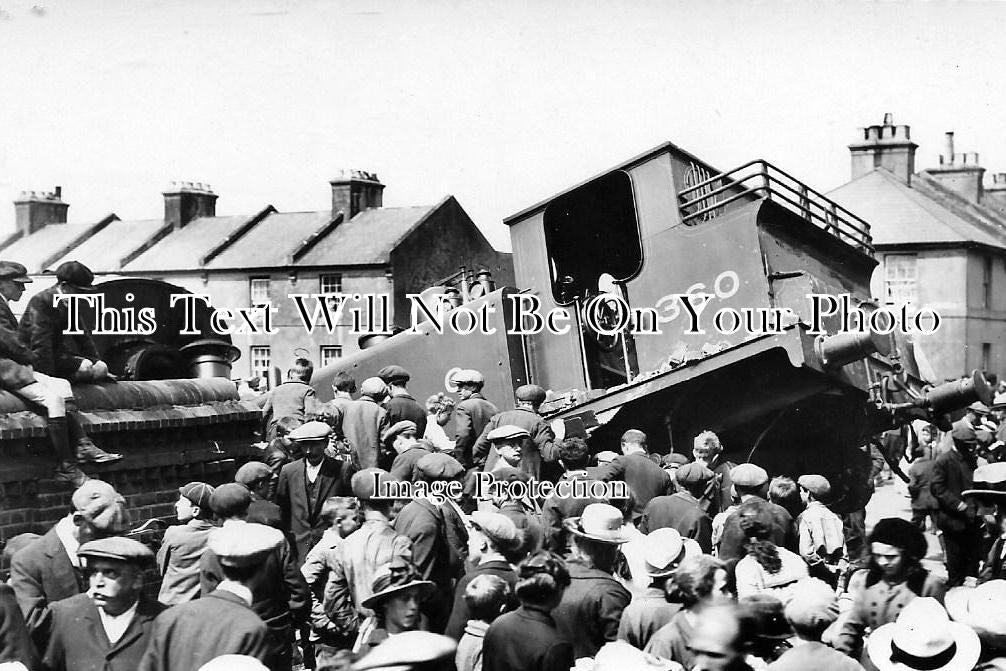 SX 425 - Railway Locomotive Accident, Littlehampton, West Sussex 1920