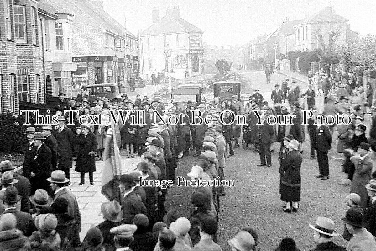 SX 4351 - Crowd At Portslade, Brighton, Sussex