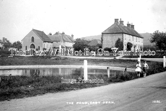 SX 4903 - The Pond, East Dean, Sussex