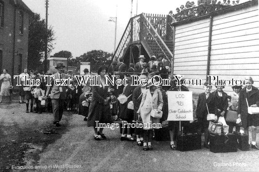 SX 5411 - Evacuees Arrive In West Sussex, Sussex