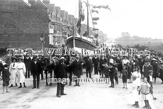 SX 5708 - Lifeboat Parade, Littlehampton, Sussex