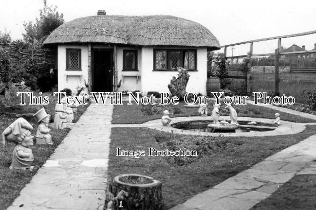 SX 687 - Dolls House, Virginia Cottage, Brough House, Rustington, Littlehampton, Sussex