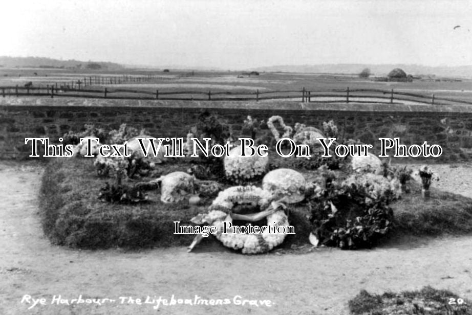 SX 955 - Rye Harbour, Lifeboatmens Grave, Sussex