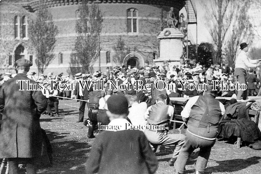 WA 2053 - Tug Of War, Shakespeare Memorial, Stratford Upon Avon 1912