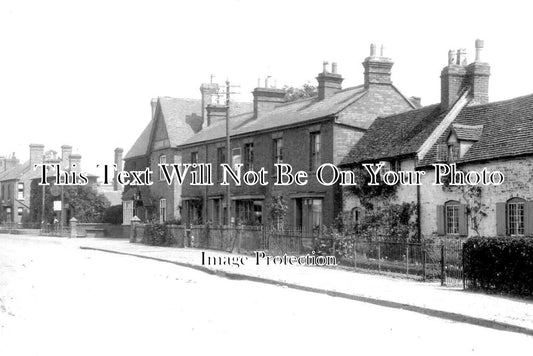 WA 2072 - The Post Office & Crown Inn Pub, Tiddington, Warwickshire