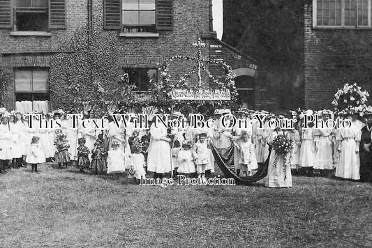 WA 2354 - Queen Of The Holy Rosary, Warwickshire