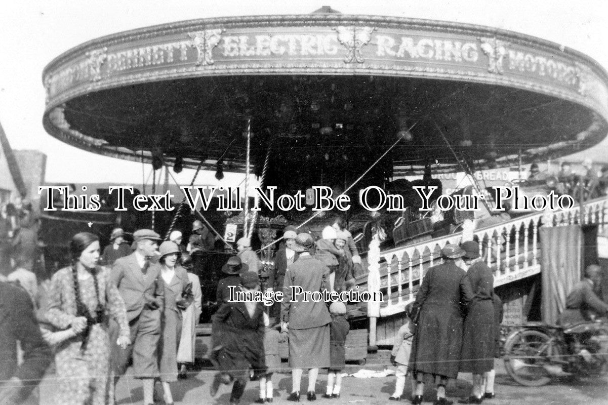 WA 466 - Funfair, Stratford On Avon, Warwickshire c1935