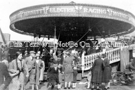 WA 466 - Funfair, Stratford On Avon, Warwickshire c1935