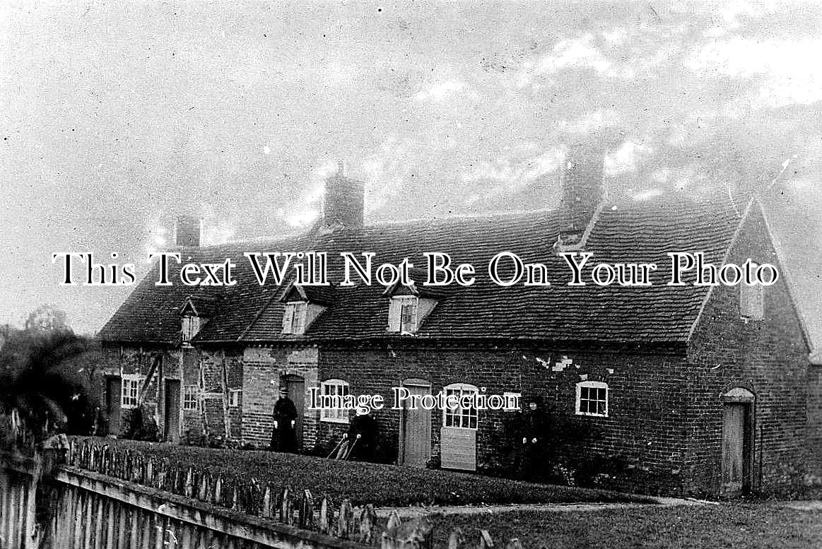 WA 82 - Ullenhall St Marks Cottages, Henley In Arden, Warwickshire c1910