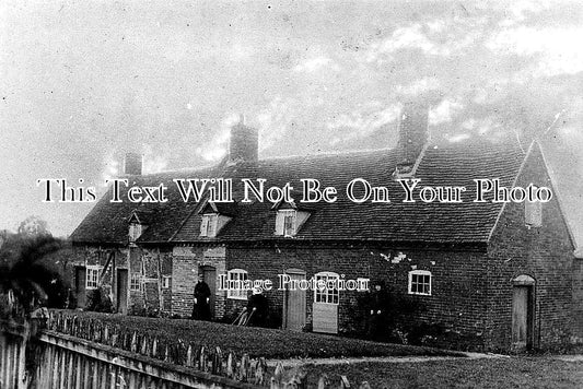 WA 82 - Ullenhall St Marks Cottages, Henley In Arden, Warwickshire c1910