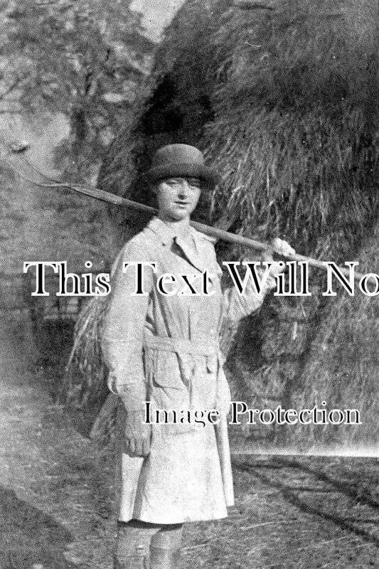 WA 924 - Land Girl, Stratford On Avon Area, Warwickshire WW1