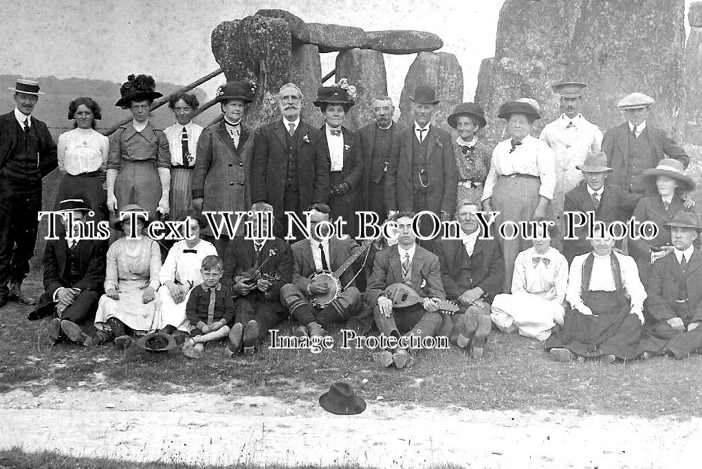 WI 1001 - Group At Stonehenge, Wiltshire c1913