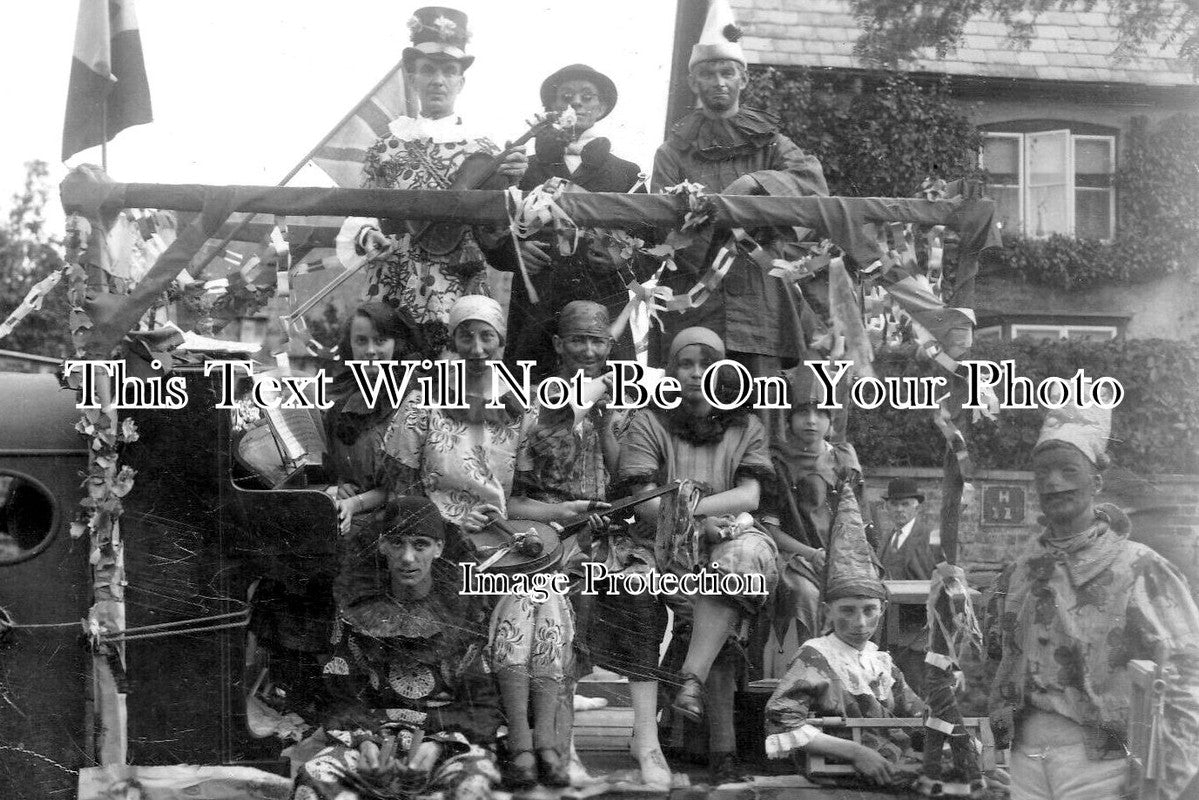 WI 1220 - Carnival Float, Wanborough, Swindon, Wiltshire c1925