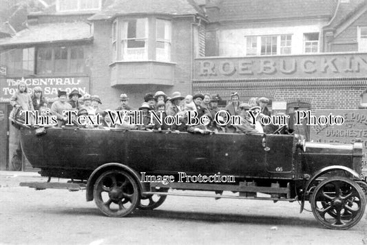 WI 1767 - Charabanc At Roebuck Inn Pub, Butchers Row, Salisbury c1923