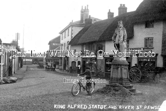 WI 1809 - King Alfred Statue, River Street, Pewsey, Wiltshire