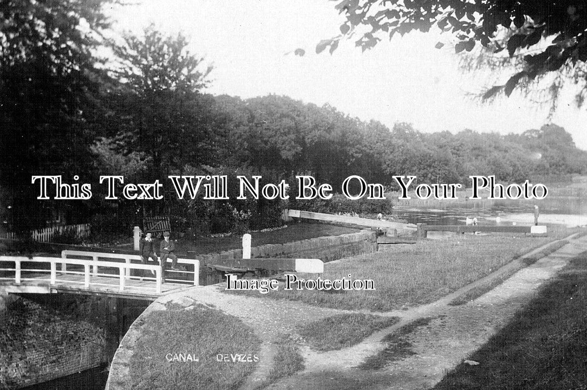 WI 399 - Canal Locks, Devizes, Wiltshire c1910
