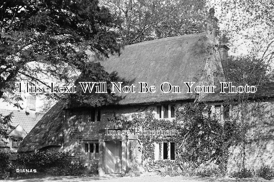 WI 513 - Dianas Thatched Cottage, Stockton, Wiltshire