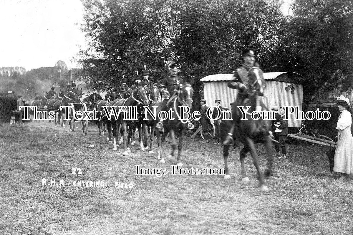 WI 556 - Royal Horse Artillery Entering The Field, Westbury, Wiltshire