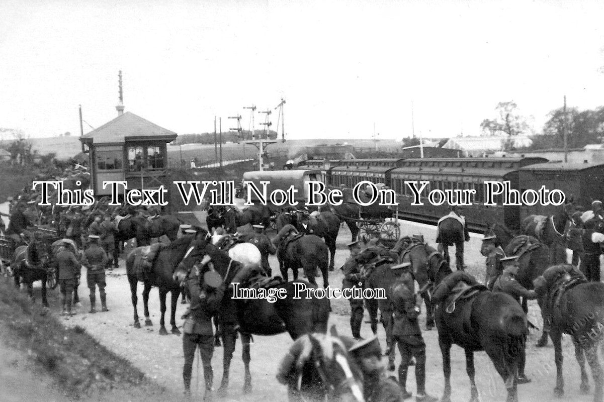 WI 559 - Soldiers At Ludgershall Railway Station, Wiltshire