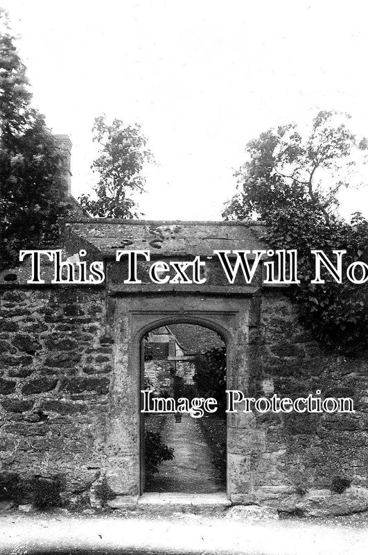 WI 574 - Queen Annes Porch, Purton, Wiltshire c1914