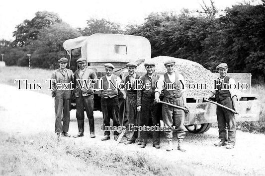 WI 843 - Road Workers, Salisbury, Wiltshire