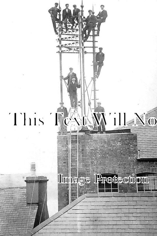 WL 1258 - Milford Haven Contractors At Work On Roof, Wales