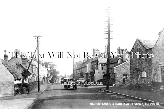 WL 1260 - Old Cottages & Parliament Stone, Rhuddlan, Wales