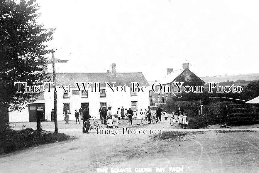 WL 1267 - The Square Cross Inn, Fach, Wales c1910