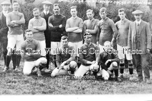 WL 1702 - Cardiff Docks Football Team At Ilfracombe, Wales c1911