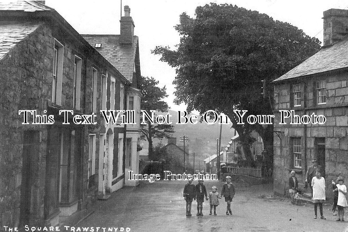 WL 1721 - The Square, Trawsfynydd, Wales c1927