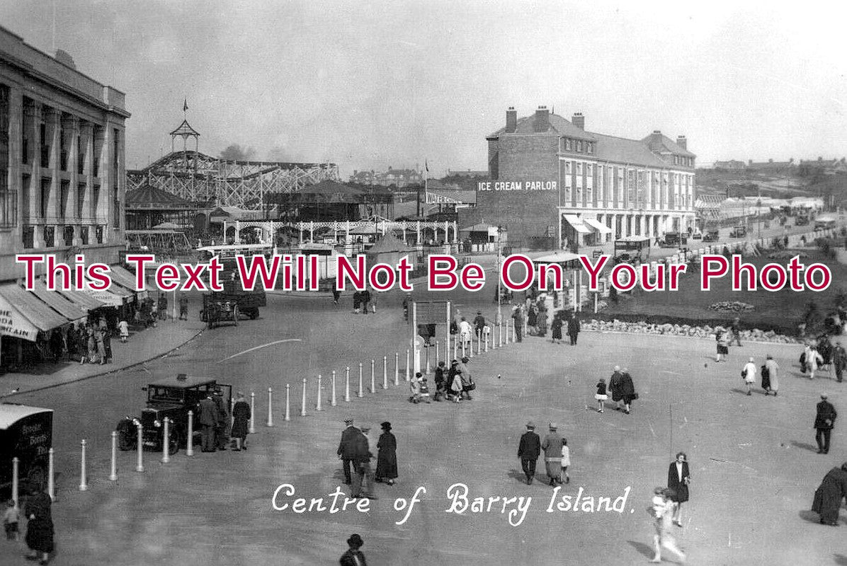 WL 2882 - Centre Of Barry Island, Wales