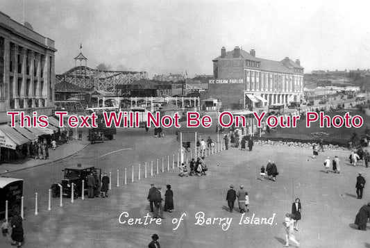 WL 2882 - Centre Of Barry Island, Wales